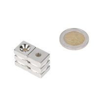 Neodymium Blokmagneet met boor-/verzinkgat 13,5 x 13,5 x 5 mm N48 NiCuNi Zuid Pool - Magnetenspecialist Import & Export B.V.